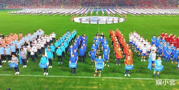 贝贝查 “陪太子读书”照进现实? 赵大牛踢球赛, 一身赘肉却连连进球